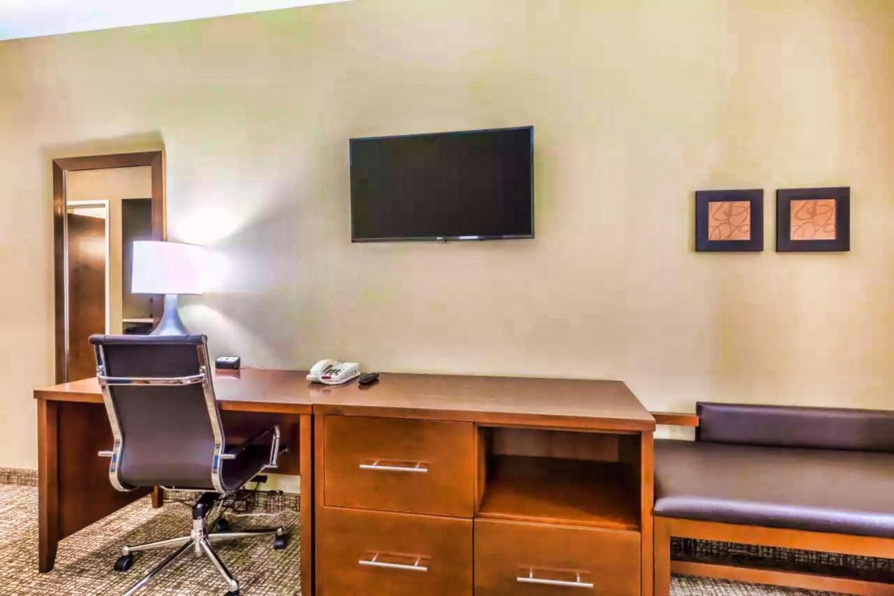 Comfort Suites Houston I45 North Aldine Екстериор снимка
